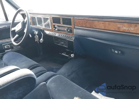 1985 Lincoln Town Car z USA, uszkodzony, nr VIN 1LNBP96F8FY602123